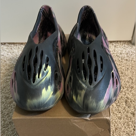 Yeezy Foam Runner “MX CARBON” size 10 - Picture 1 of 5